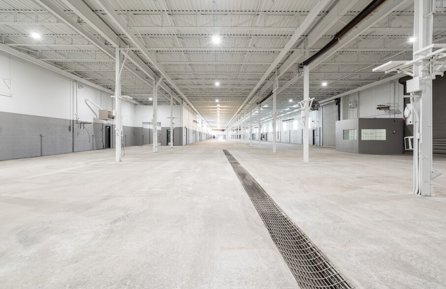 More Photos Of 100 Burland Cres, Hamilton Warehouse For Lease