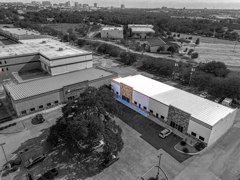 Primary Photo Of 4926 Golden Quail, San Antonio Storefront For Sale