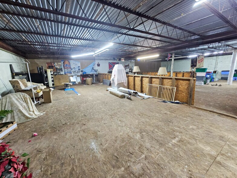 More Photos Of 1420 E Palestine Ave, Palestine Flex For Sale