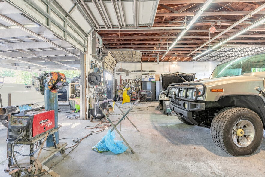 More Photos Of 635 Carswell Ave, Holly Hill Auto Repair For Sale