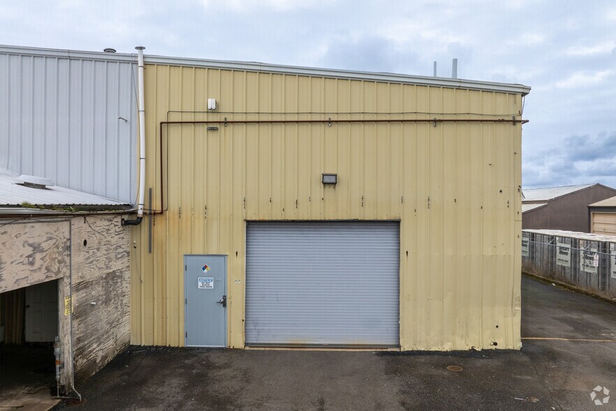 More Photos Of 596 Hoffman Rd, Independence Manufacturing For Sale