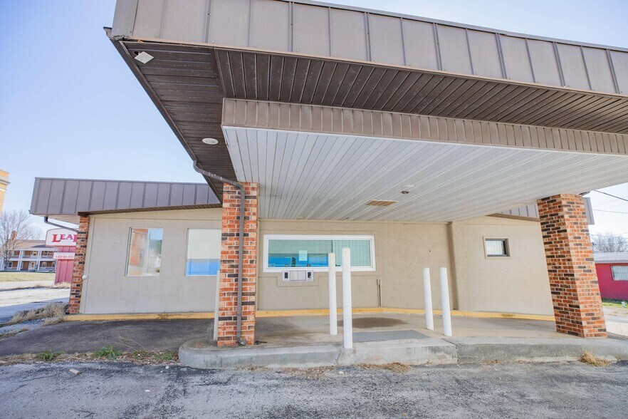 More Photos Of 104 E Tilden St, Humansville Bank For Sale