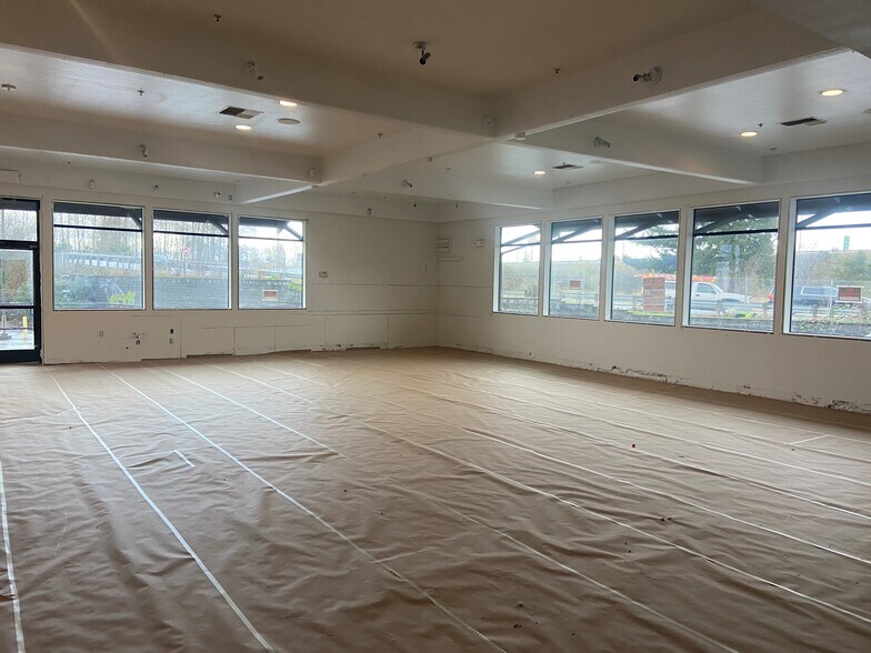 More Photos Of 400 W Rio Vista Ave, Burlington Storefront Retail Office For Sale
