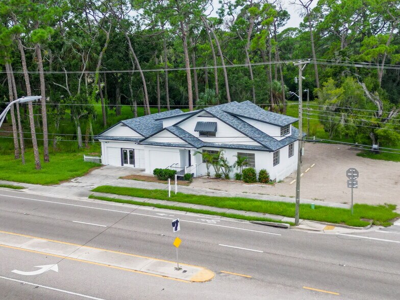 More Photos Of 301 N US Highway 41, Ruskin Office Residential For Lease