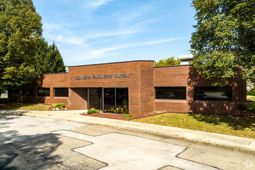 More Photos Of 40 Adloff Ln, Springfield Medical For Lease