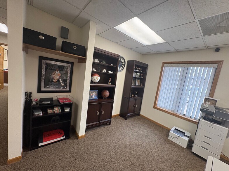 More Photos Of 2149 Velp Ave, Green Bay Office For Lease
