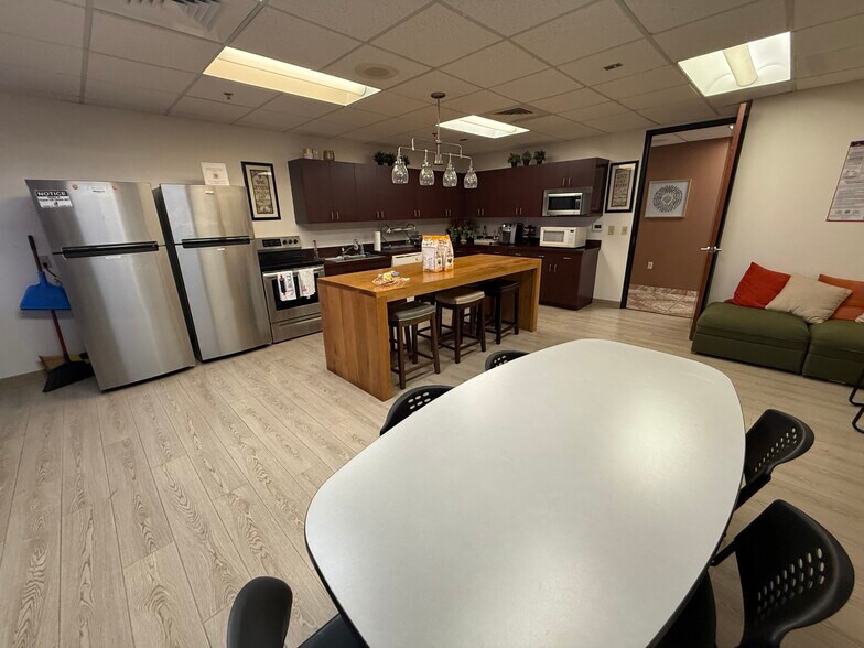 More Photos Of 202 E Earll Dr, Phoenix Medical For Sale