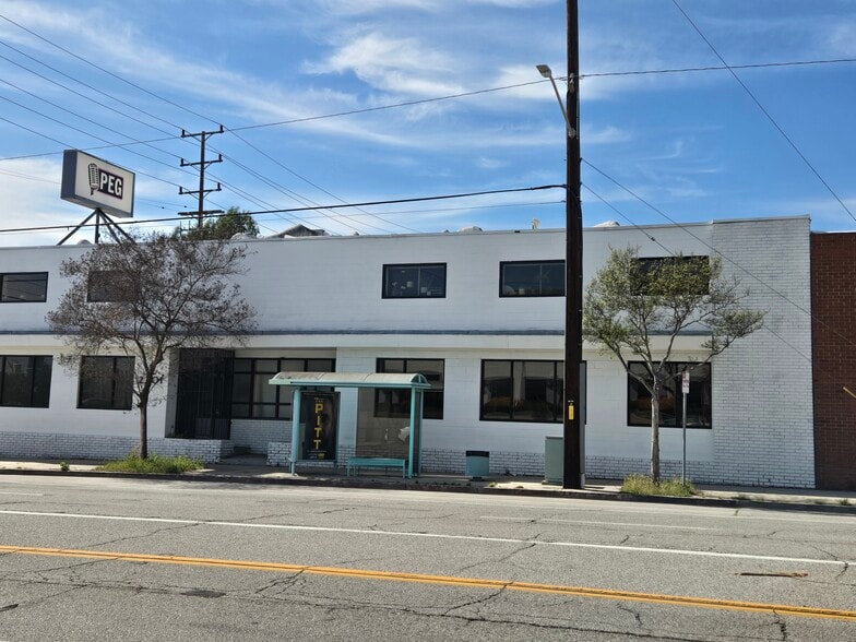 More Photos Of 2201 N Hollywood Way, Burbank Showroom For Lease