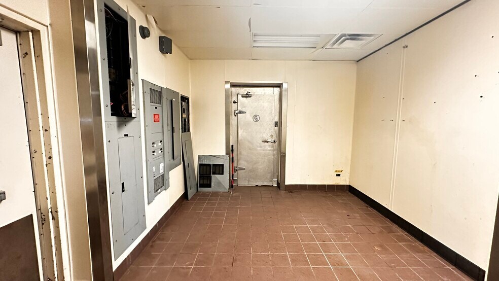 More Photos Of 34528 N Highway 45, Third Lake Fast Food For Lease