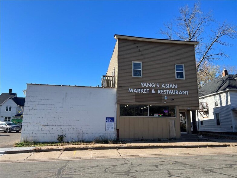 Primary Photo Of 416 Putnam St, Eau Claire Supermarket For Sale