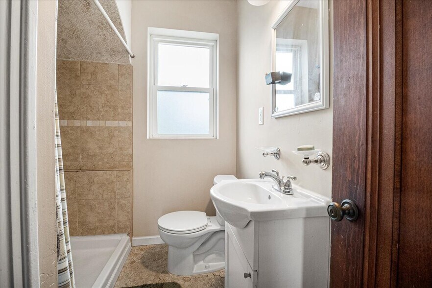 More Photos Of 8700 Gravois Rd, Saint Louis Storefront Retail Residential For Sale