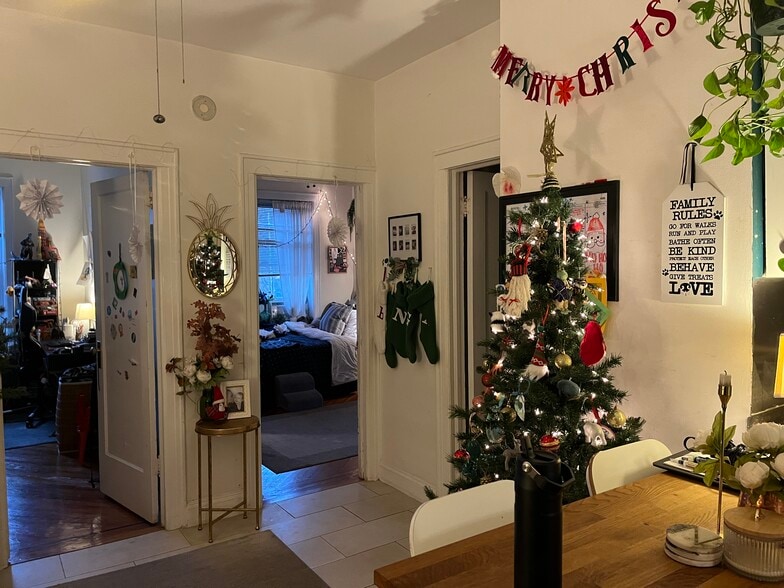 More Photos Of 19-17 Ditmars Blvd, Astoria Storefront Retail Residential For Sale