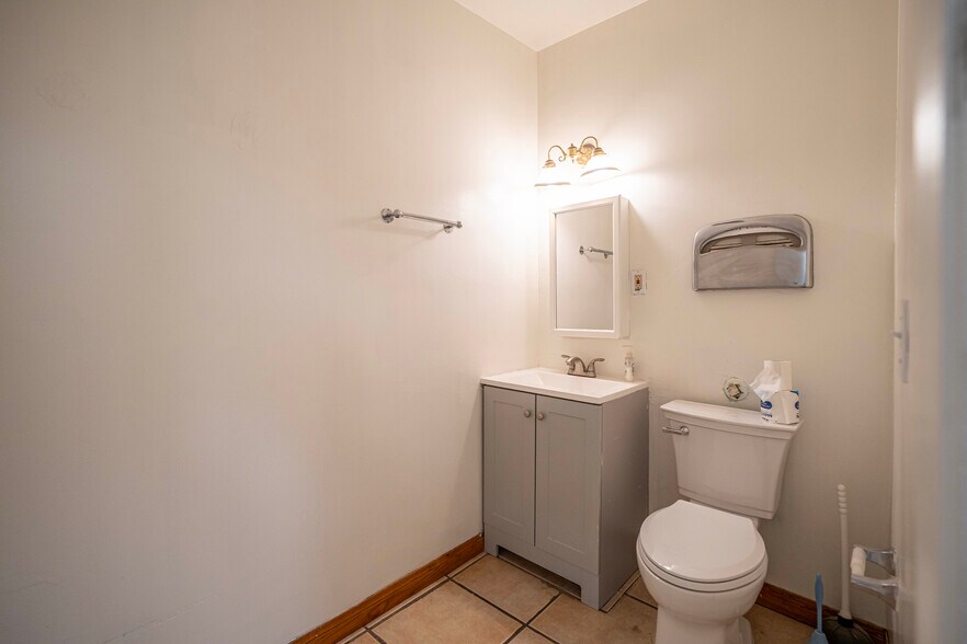 More Photos Of 5146 Maine Ave, Baldwin Park Flex For Lease