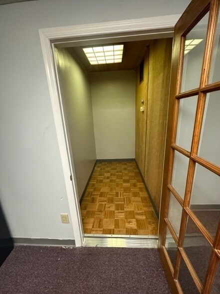 More Photos Of 5 E 12th St, Paterson Showroom For Lease