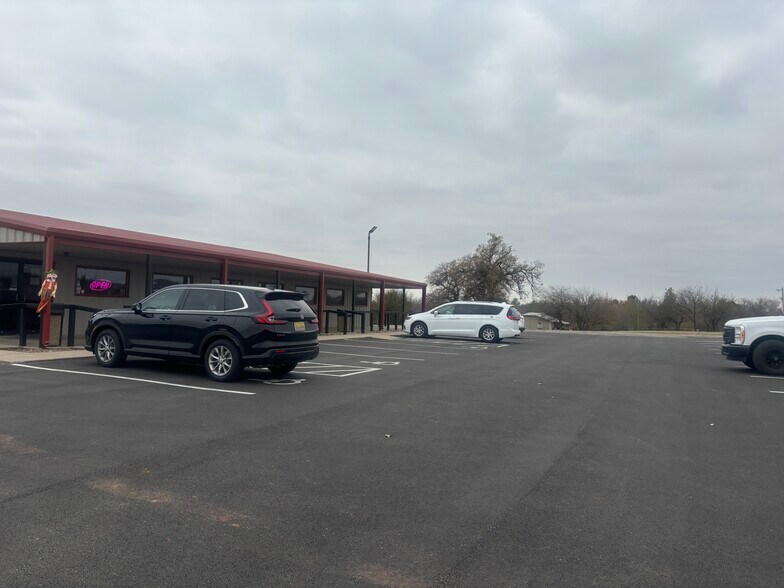 More Photos Of 8329 N Council Ave, Blanchard Restaurant For Lease
