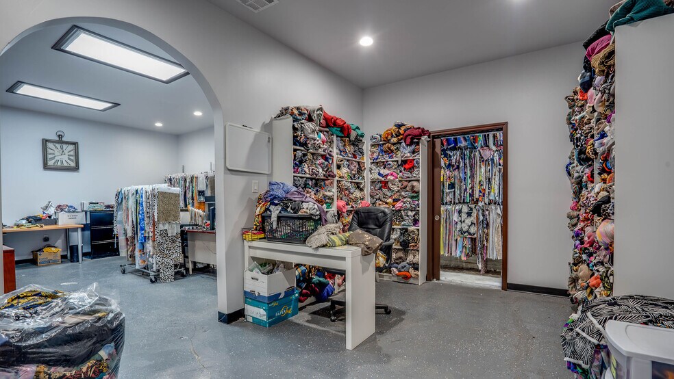 More Photos Of 3232 E Olympic Blvd, Los Angeles Warehouse For Sale