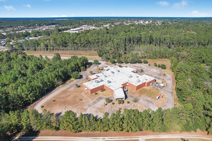 More Photos Of 1017 S Travis Ave, Cleveland Hospital For Sale