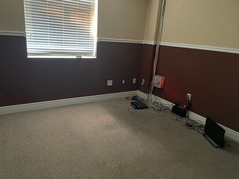 More Photos Of 1808 Clark St, Carterville Light Distribution For Sale