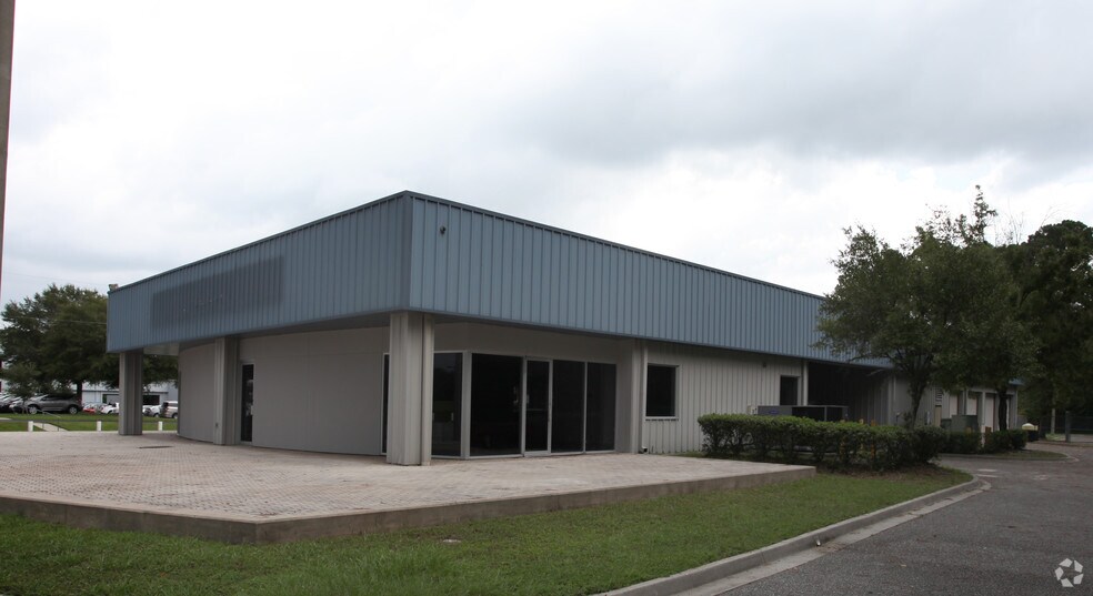 More Photos Of 7505 Blanding Blvd, Jacksonville Auto Dealership For Lease