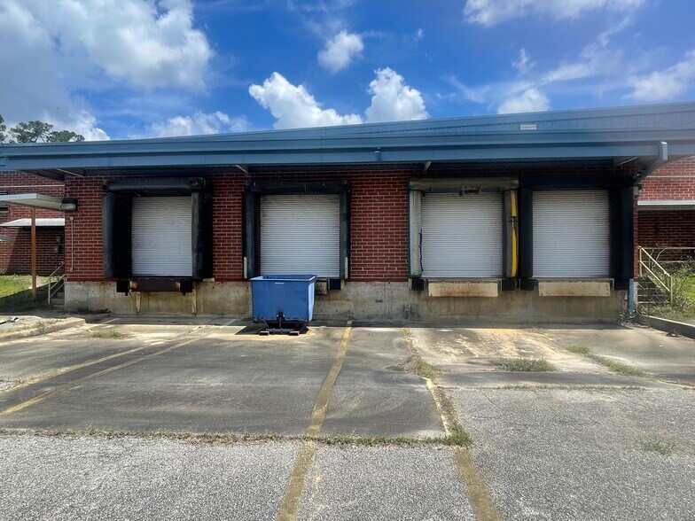 More Photos Of 301 Riverside Dr, Moultrie Manufacturing For Sale
