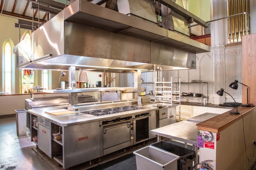 More Photos Of 15 Chestnut St, Portland Specialty For Sale