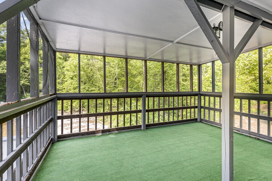 More Photos Of 6908 S Roxbury Mill Rd, Spotsylvania Flex For Sale