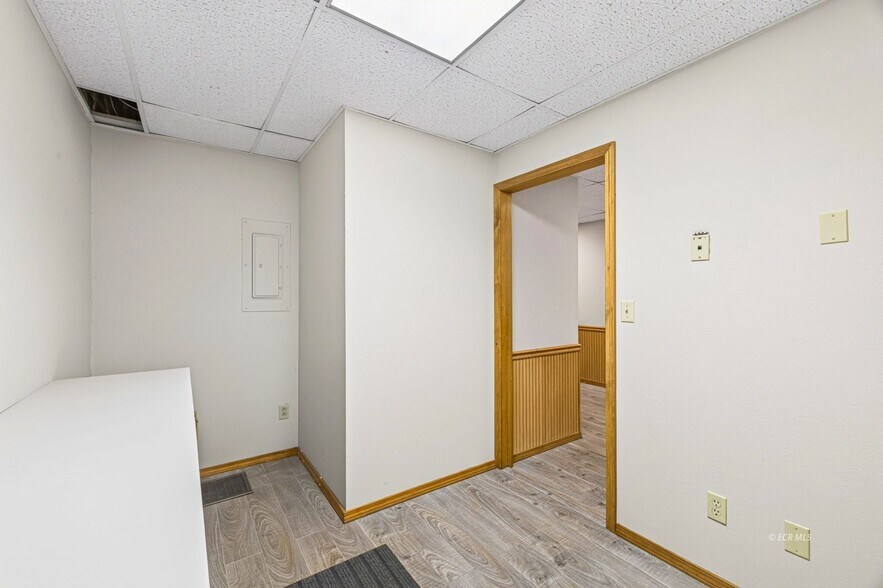 More Photos Of 975 5th St, Elko Office For Lease