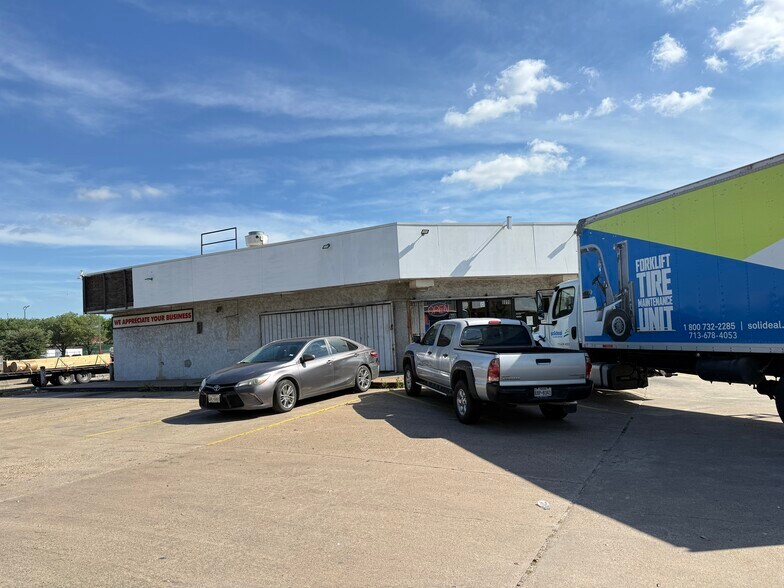 More Photos Of 8899 North Loop E, Houston Service Station For Sale