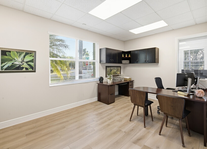 More Photos Of 1801 N Krome Ave, Homestead Office For Sale