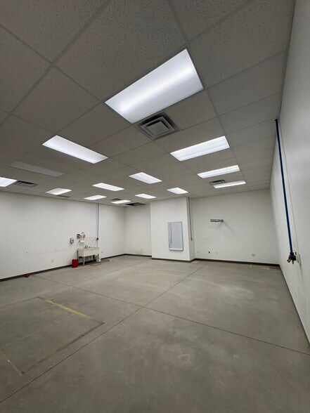 More Photos Of 66850 Executive Dr, Saint Clairsville Warehouse For Lease