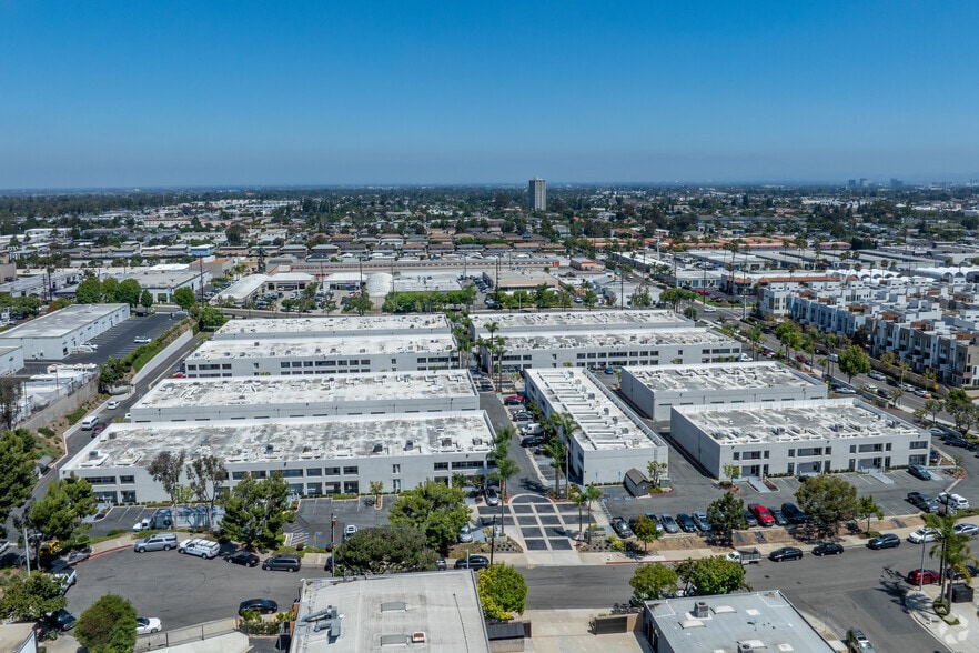 More Photos Of 711 W 17th St, Costa Mesa Warehouse For Sale