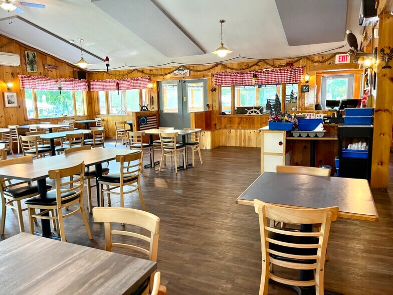 More Photos Of 8 South St, Ellsworth General Retail For Sale