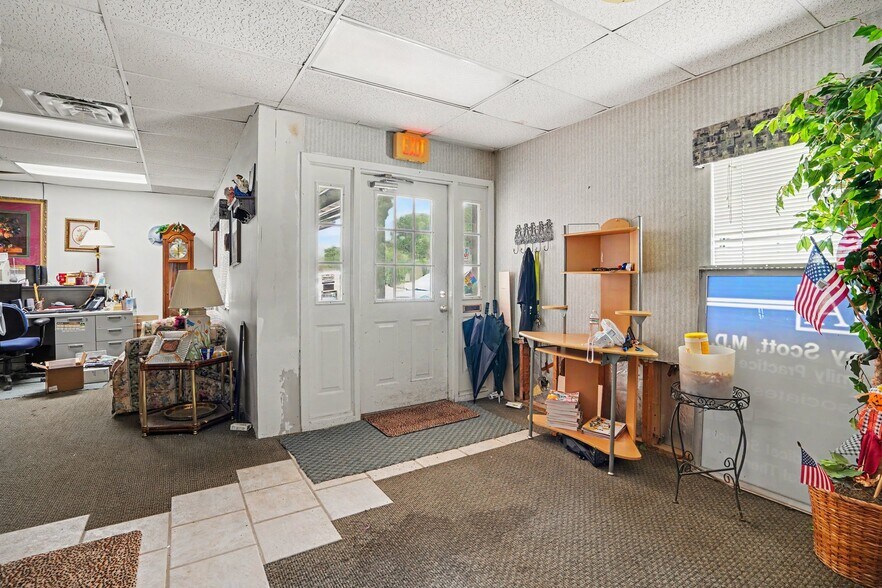 Primary Photo Of 13010 White Ave, Grandview Office For Lease