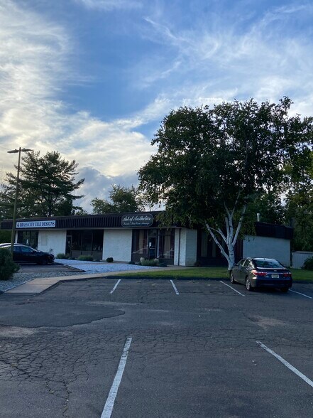 More Photos Of 31-35 Webster Square Rd, Berlin Freestanding For Lease