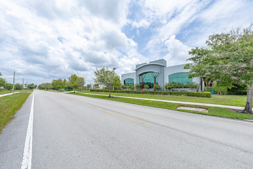 More Photos Of 10151 NW 67th St, Tamarac Distribution For Sale