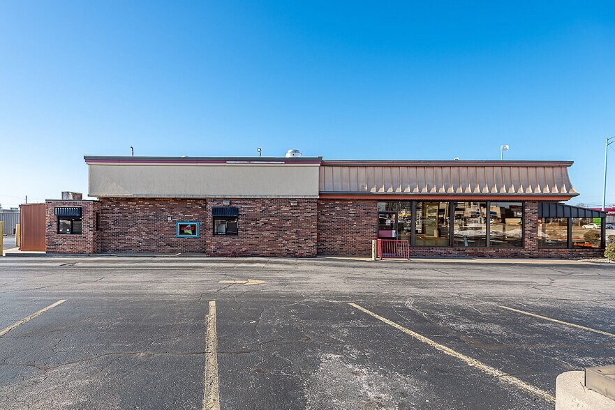 More Photos Of 1272 E Battlefield St, Springfield Restaurant For Lease