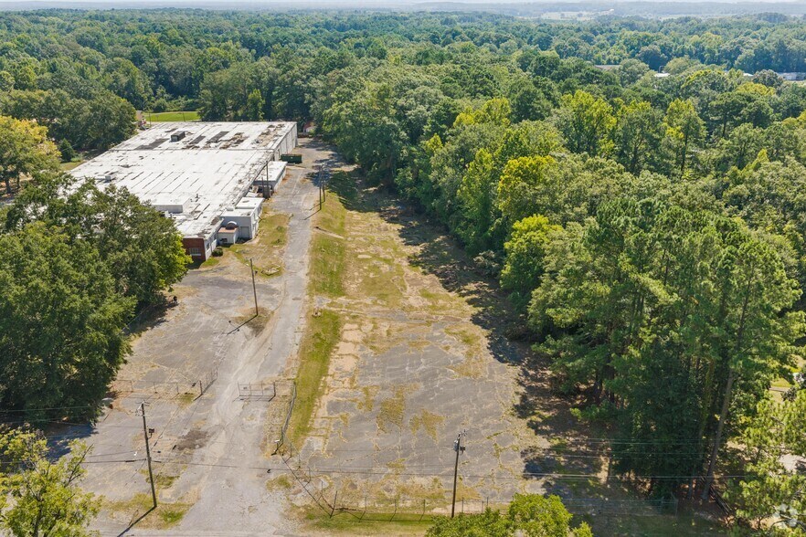 More Photos Of 300 N Newton Ave, Newton Manufacturing For Sale