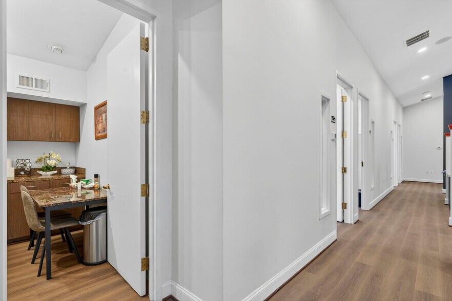 More Photos Of 10130-10134 Colvin Run Rd, Great Falls Medical For Lease