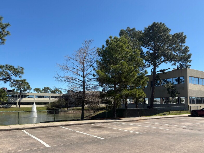 More Photos Of 14011 Park Dr, Tomball Unknown For Lease