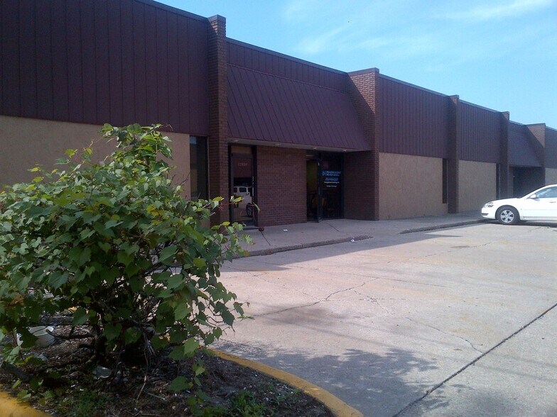More Photos Of 33830-33890 Groesbeck Hwy, Clinton Township Warehouse For Lease