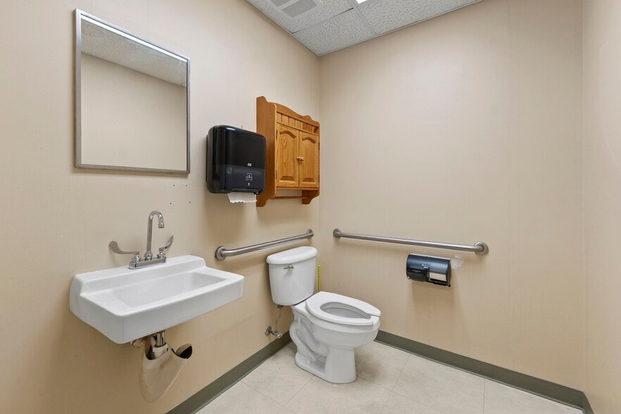 More Photos Of 900 SE Ocean Blvd, Stuart Medical For Sale