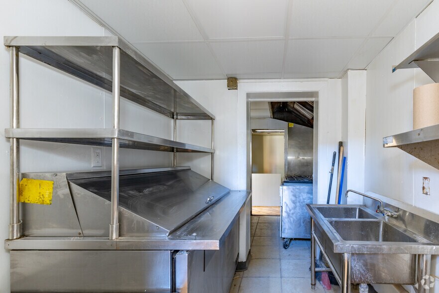 More Photos Of 300-304 N Robinson St, Richmond Freestanding For Sale