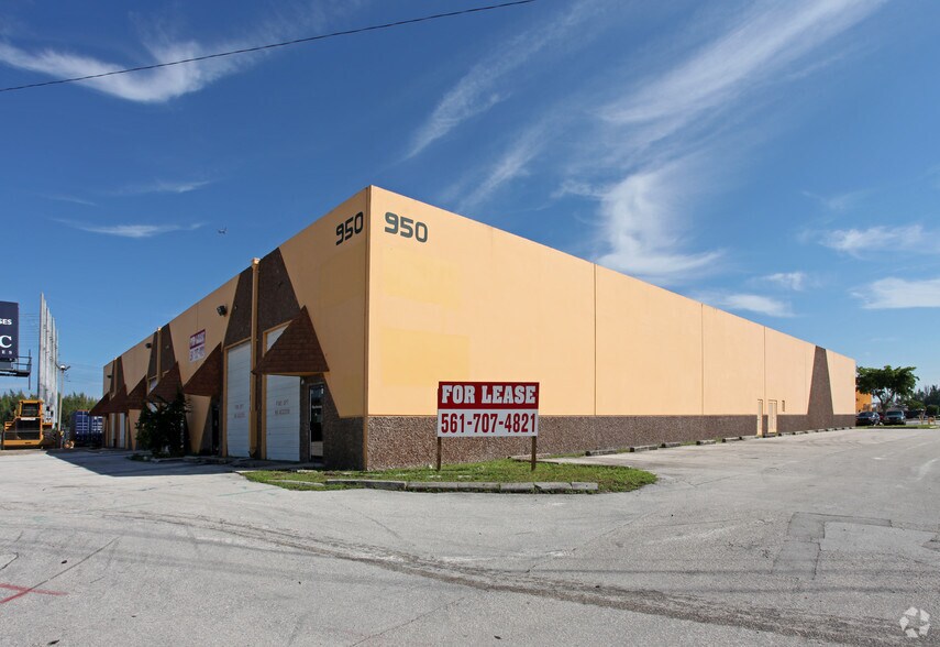 More Photos Of 950 Eller Dr, Dania Warehouse For Lease