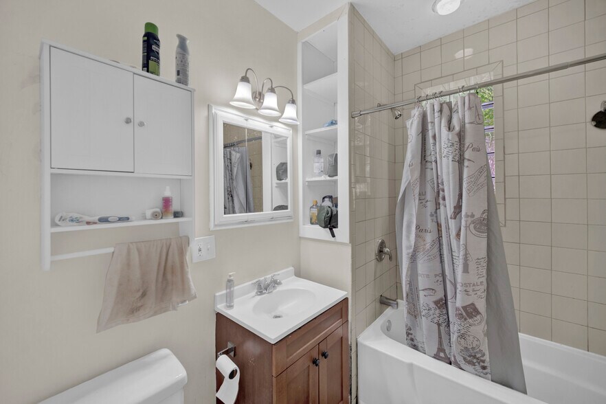 More Photos Of 1029 Garnett Pl, Evanston Apartments For Sale