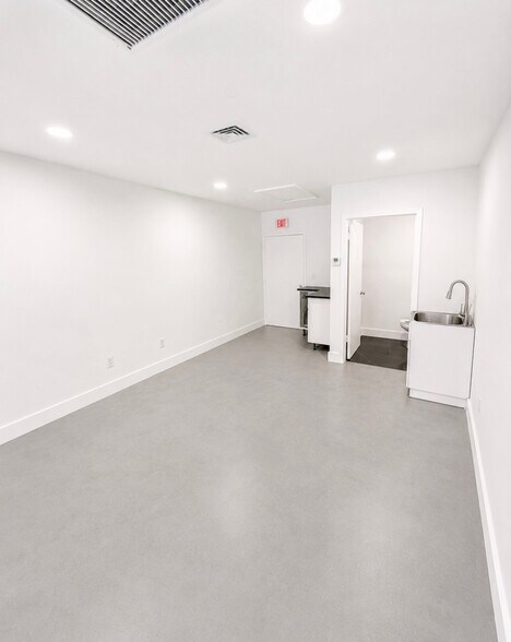 More Photos Of 29 S J St, Lake Worth Office For Lease