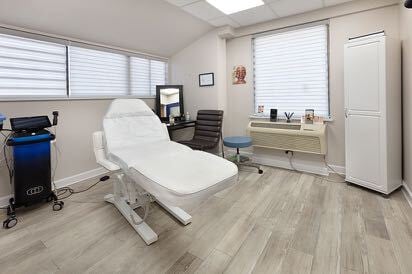 More Photos Of 502 W Maple Ave, Vienna Medical For Sale