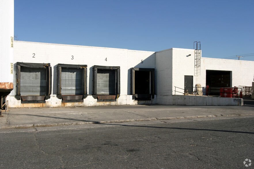 More Photos Of 95 State St, Westbury Manufacturing For Lease