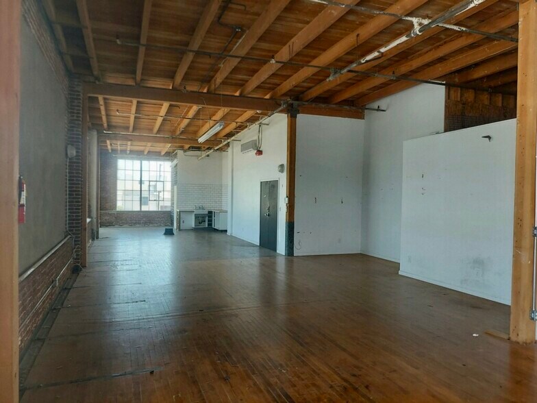 More Photos Of 2000-2010 W 62nd St, Los Angeles Warehouse For Sale