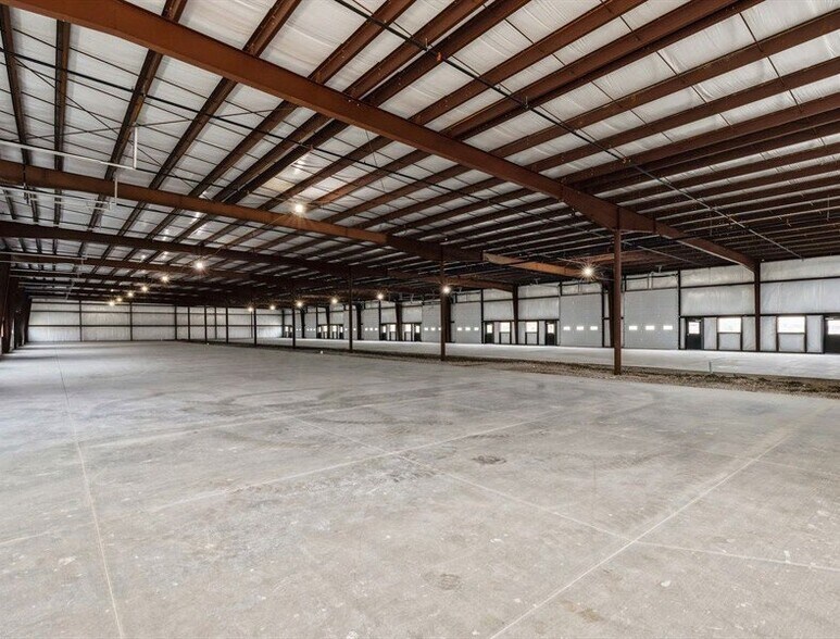 More Photos Of 2826 Hyatt Cir, Ames Flex For Lease