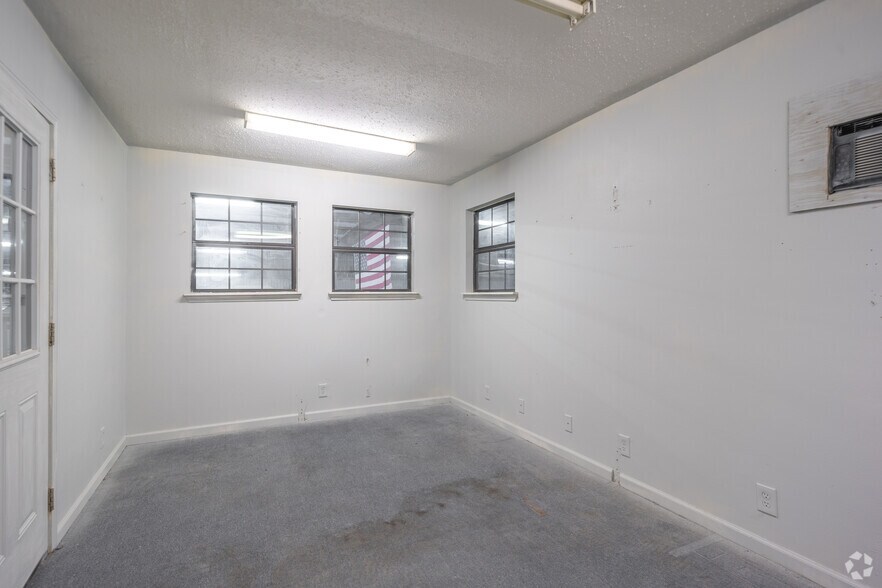 More Photos Of 11601 McKinley St, Houston Manufacturing For Sale